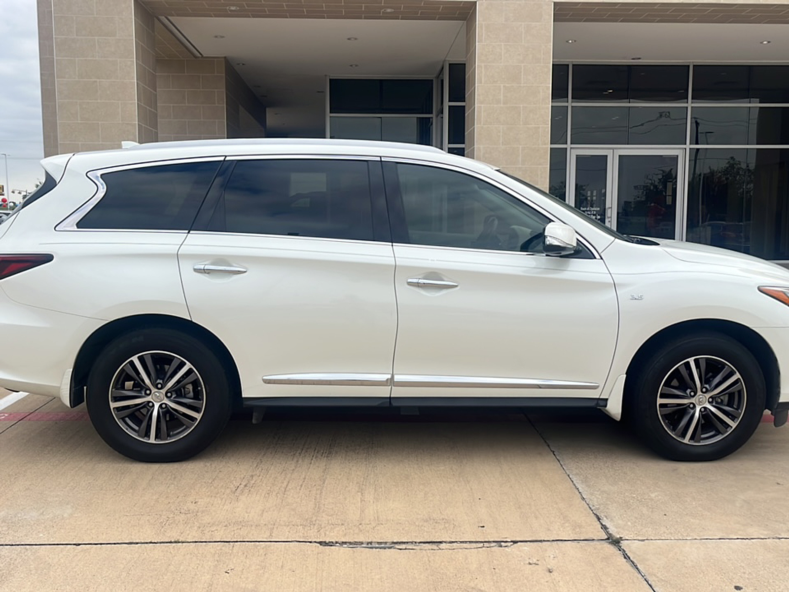 2019 Infiniti QX60 Luxe photo 5