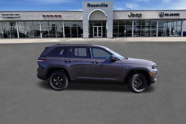 2025 Jeep Grand Cherokee Laredo Altitude photo 2