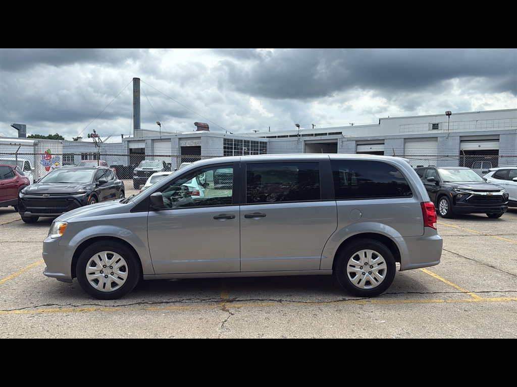 2019 Dodge Grand Caravan SE Sport photo 2