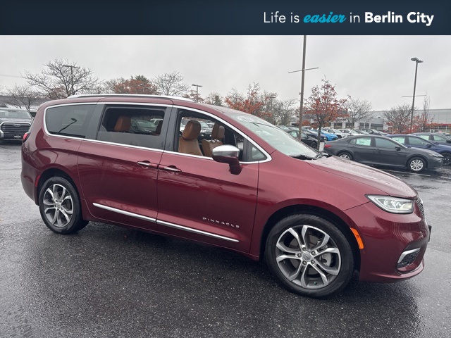 2022 Chrysler Pacifica Pinnacle's photo