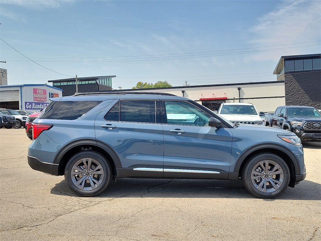 2025 Ford Explorer photo 5