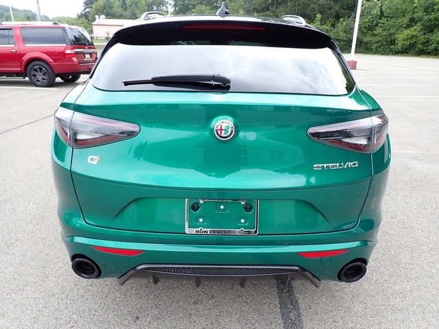 2025 Alfa Romeo Stelvio Tributo Italiano photo 4