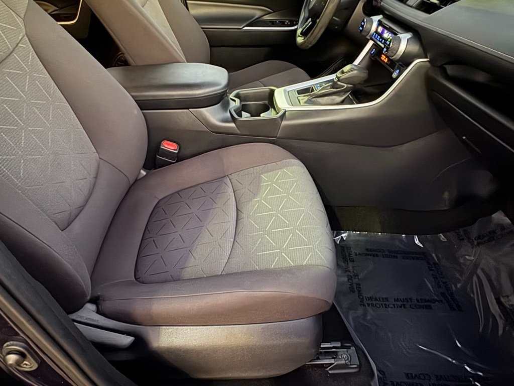 2021 Toyota RAV4 XLE photo 28