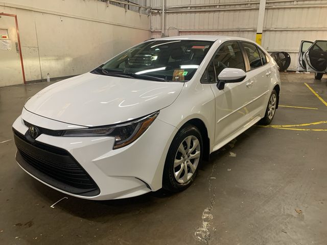 2026 Toyota Corolla LE's photo