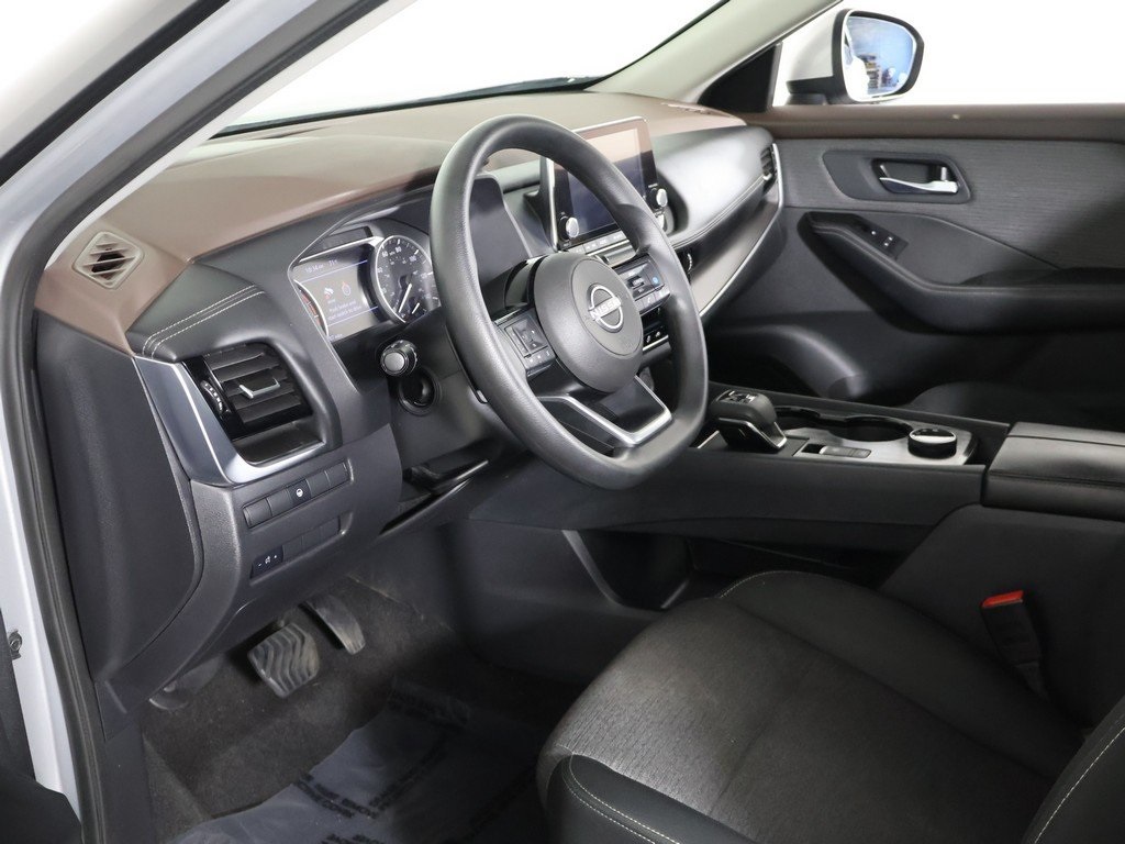 2022 Nissan Rogue SV photo 17
