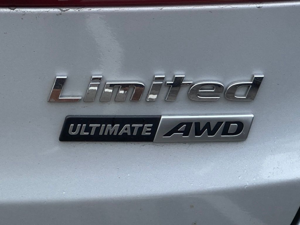 2017 Hyundai Santa Fe Limited Ultimate photo 3