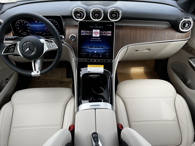 2026 Mercedes Benz GLC 300 photo 8