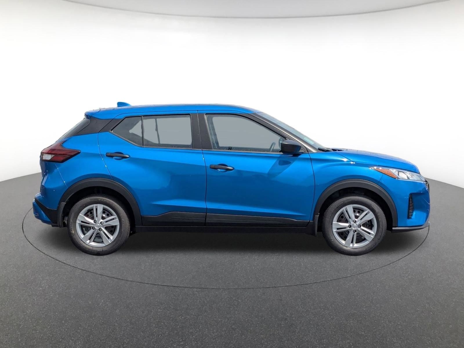 2025 Nissan Kicks Play S photo 4