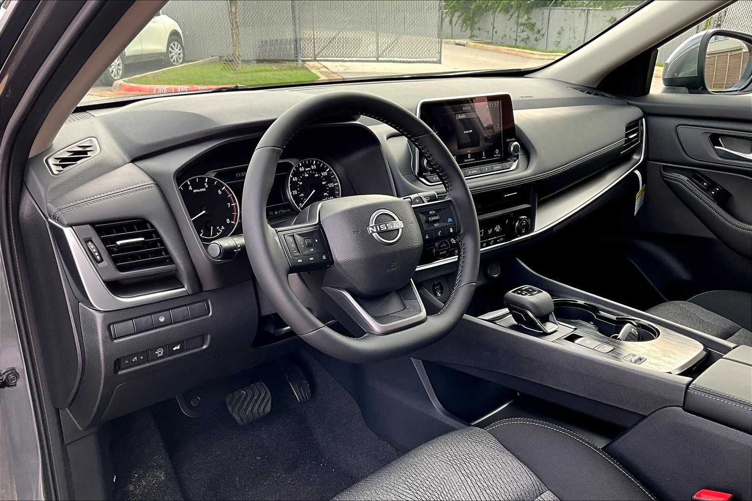 2025 Nissan Rogue SV photo 7