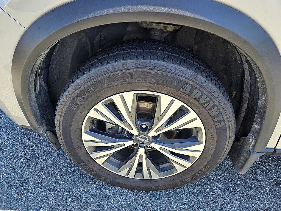 2023 Nissan Rogue SV photo 16