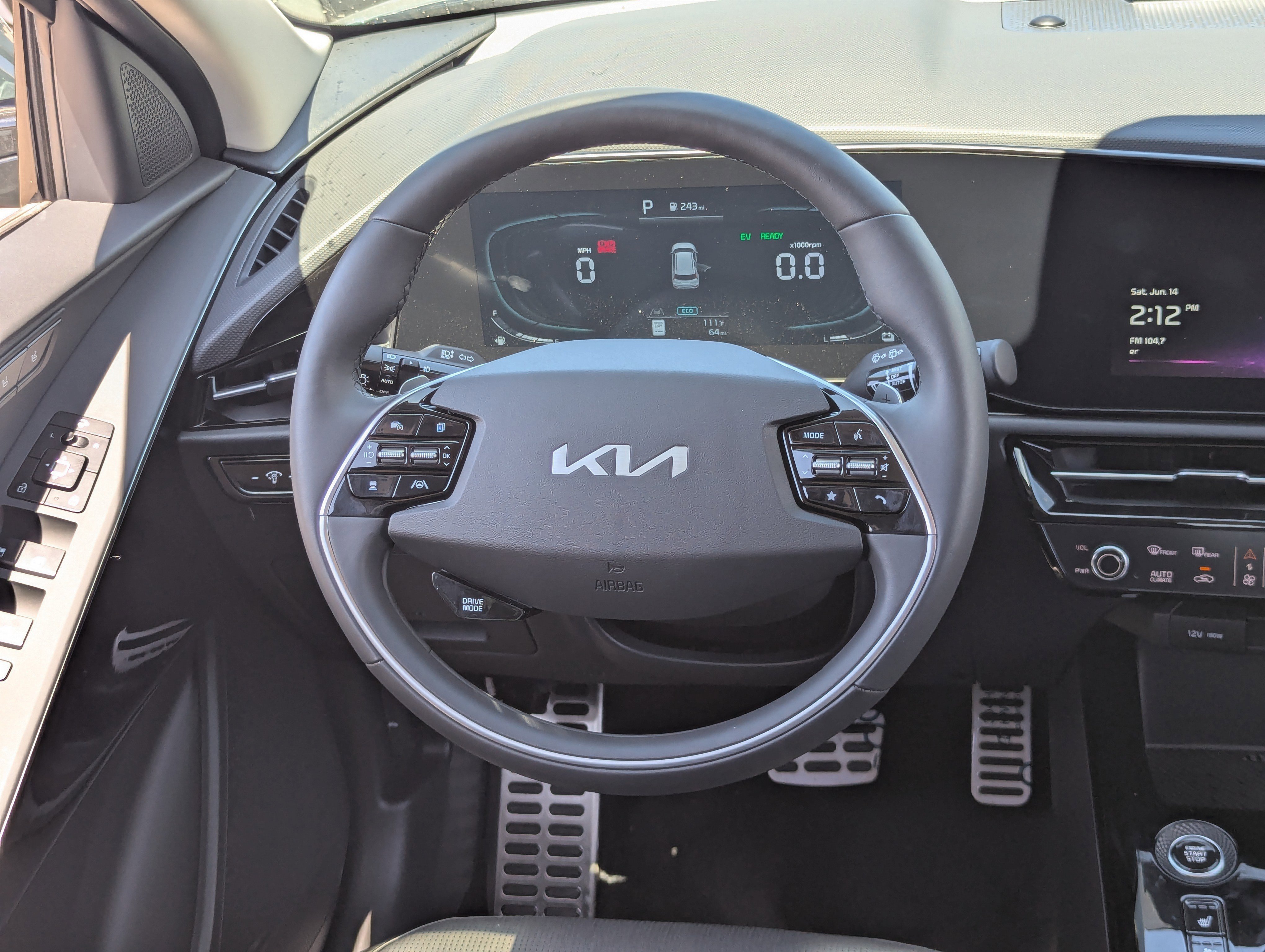 2024 Kia Niro Plug-In Hybrid SX Touring photo 4
