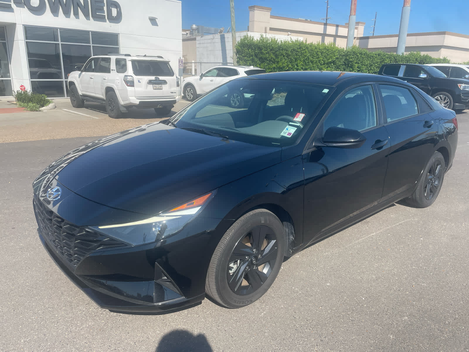2023 Hyundai Elantra SEL photo 2