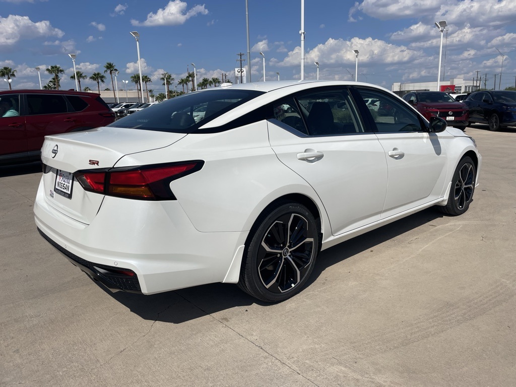 2025 Nissan Altima SR photo 3