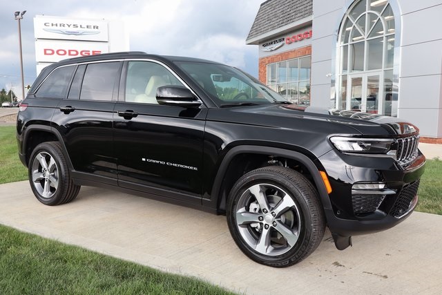 2025 Jeep Grand Cherokee Limited photo 3