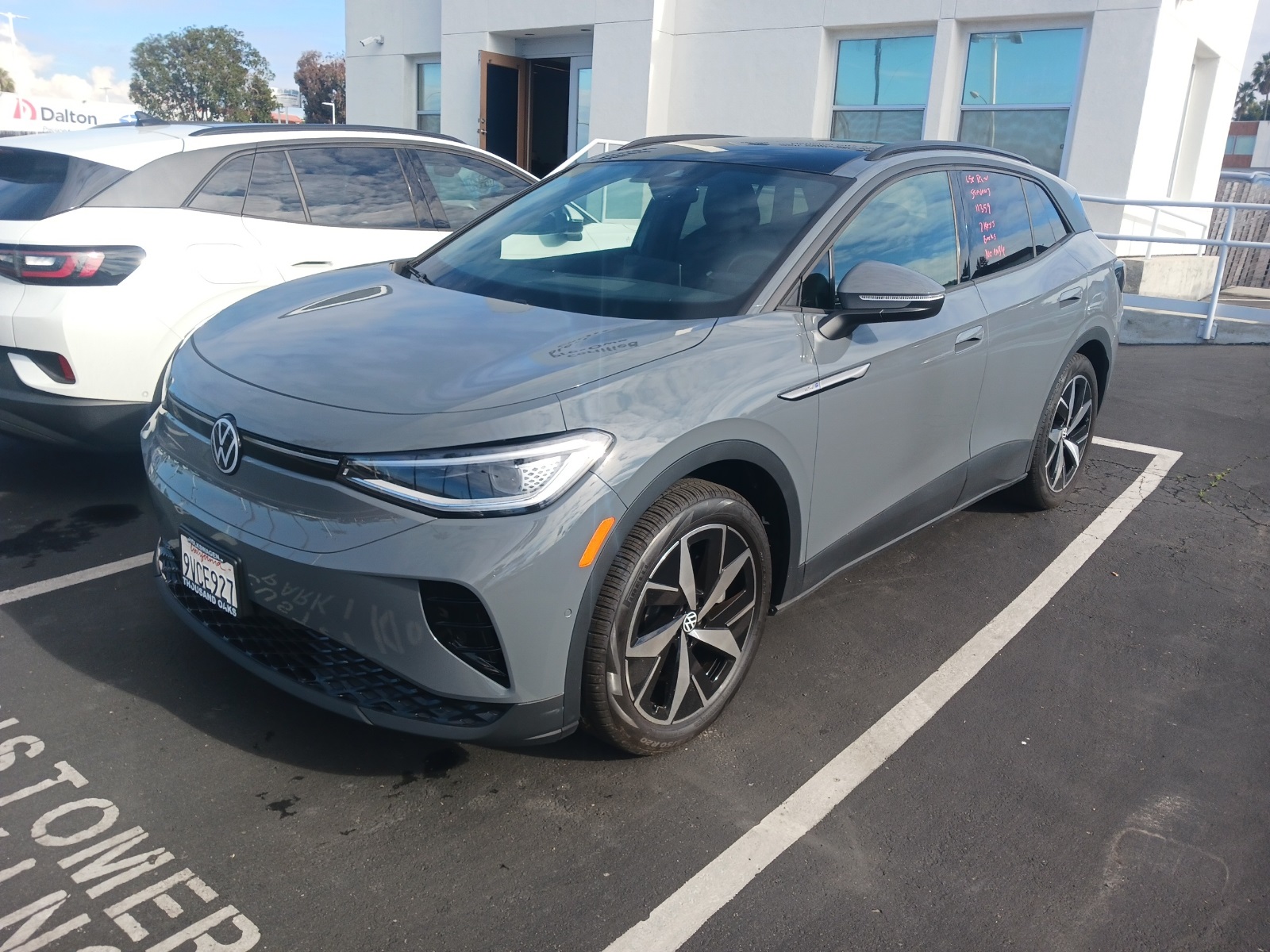 2023 Volkswagen ID.4 Base's photo