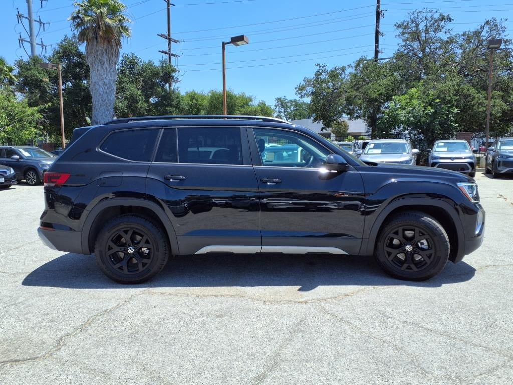 2024 Volkswagen Atlas Peak Edition SE Technology photo 3