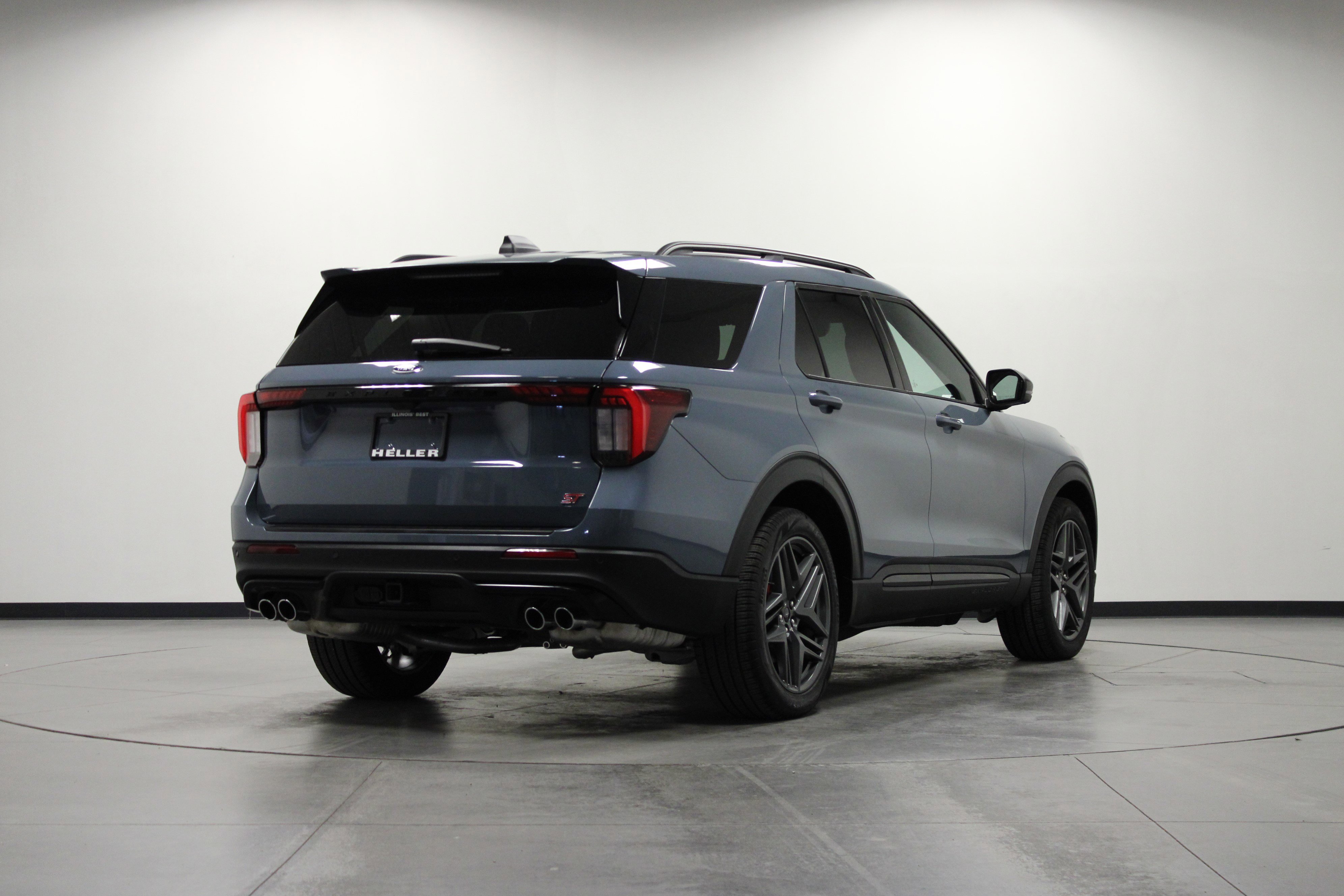 2025 Ford Explorer ST photo 2