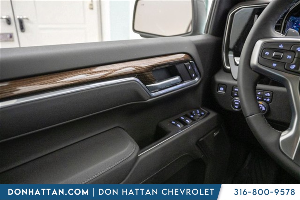 2026 Chevrolet Silverado RST photo 18