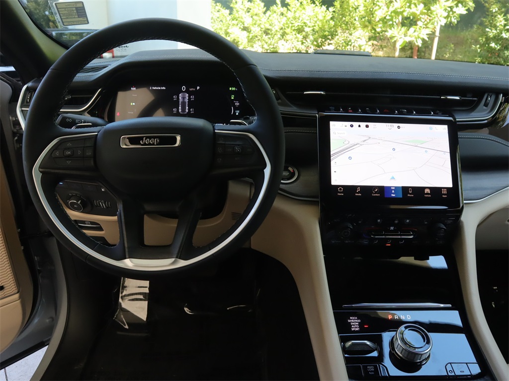 2023 Jeep Grand Cherokee Overland photo 8