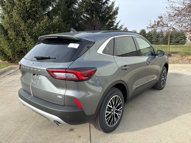 2025 Ford Escape Plug-In Hybrid photo 5