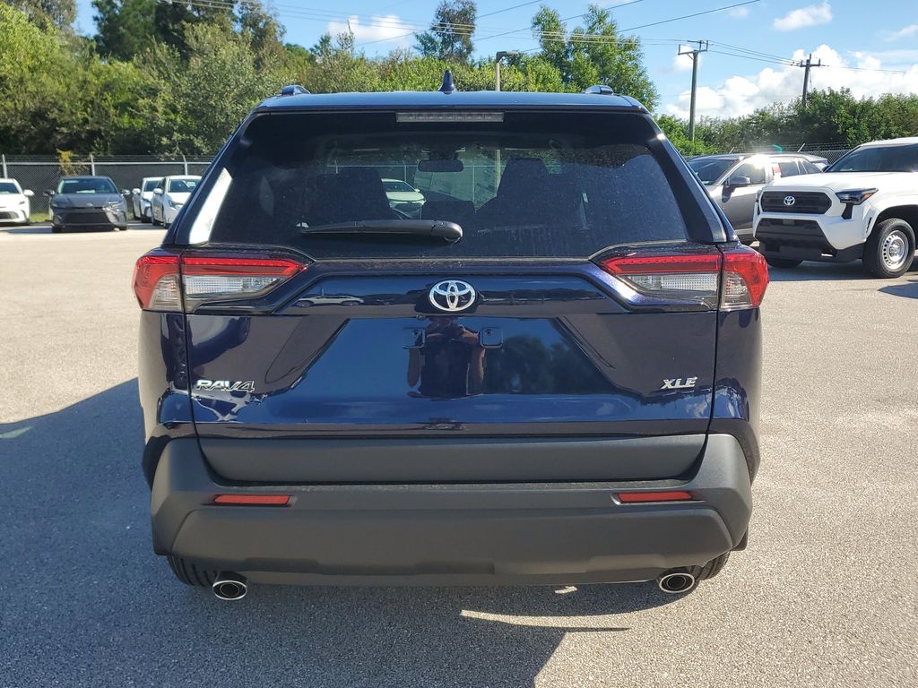 2025 Toyota RAV4 XLE photo 5