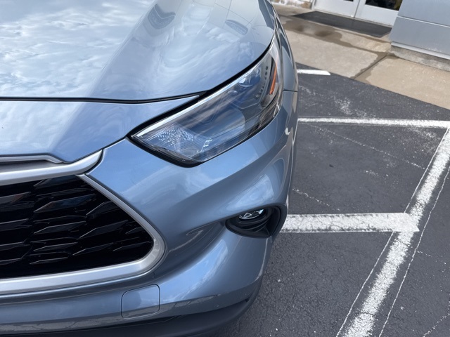 2022 Toyota Highlander LE photo 39