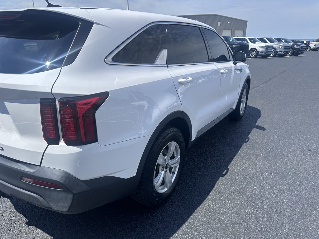 2021 Kia Sorento LX photo 24