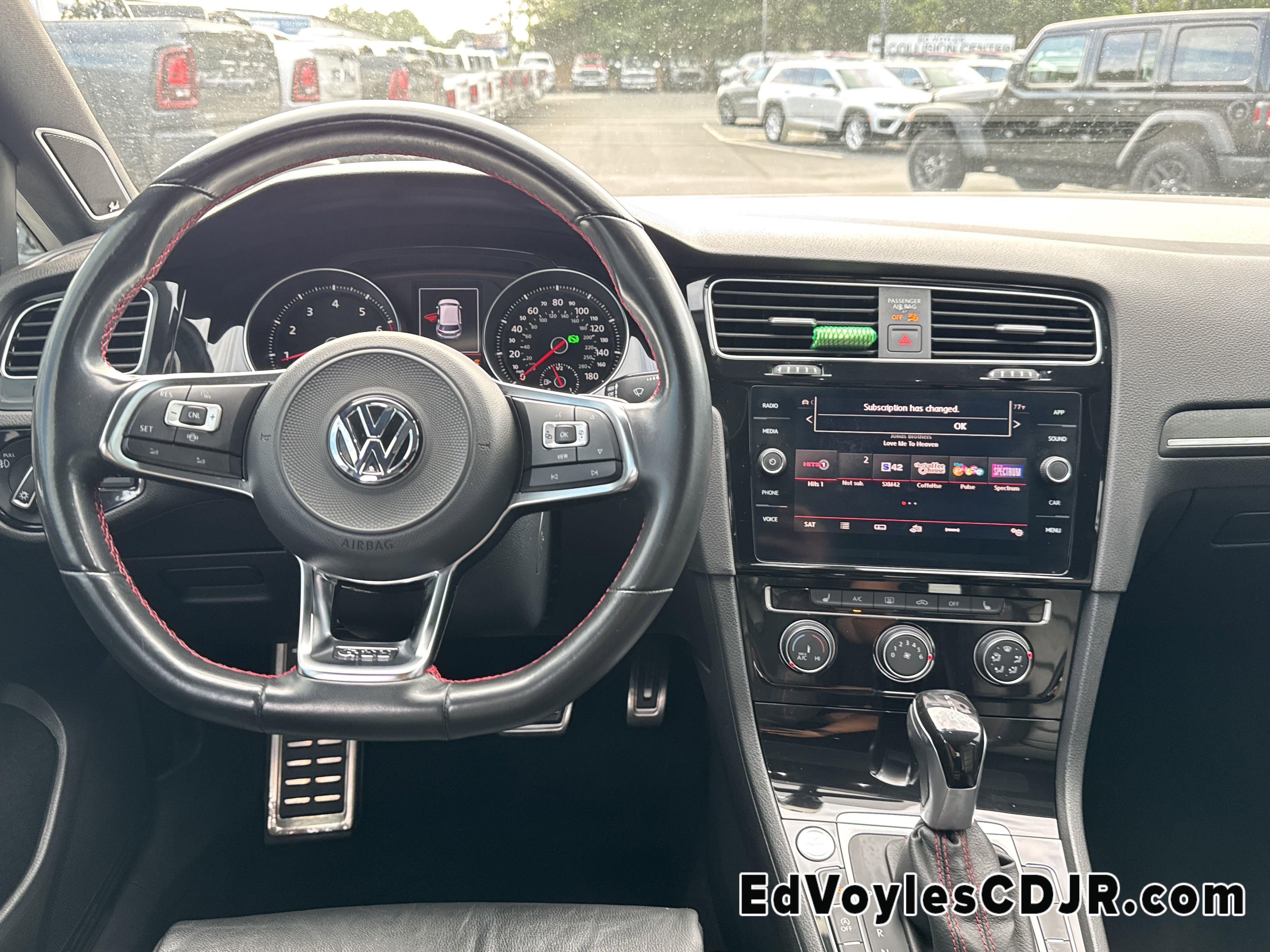 2019 Volkswagen Golf GTI SE photo 4