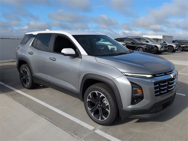2026 Chevrolet Equinox LT photo 2