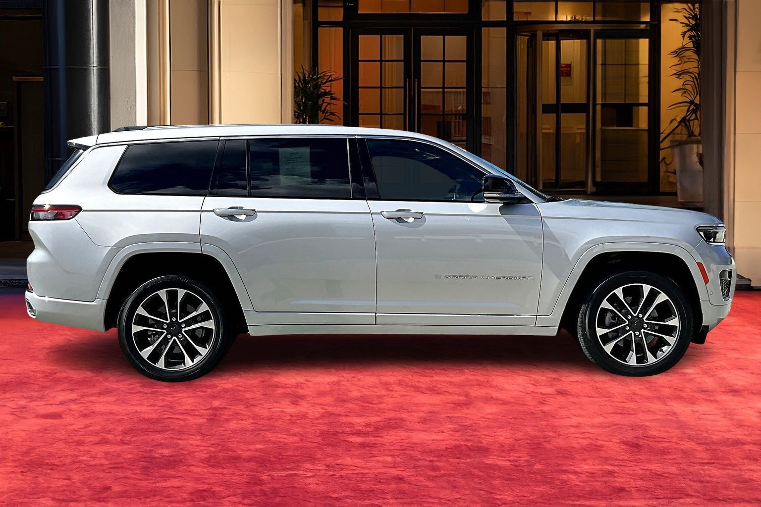2022 Jeep Grand Cherokee Overland photo 10