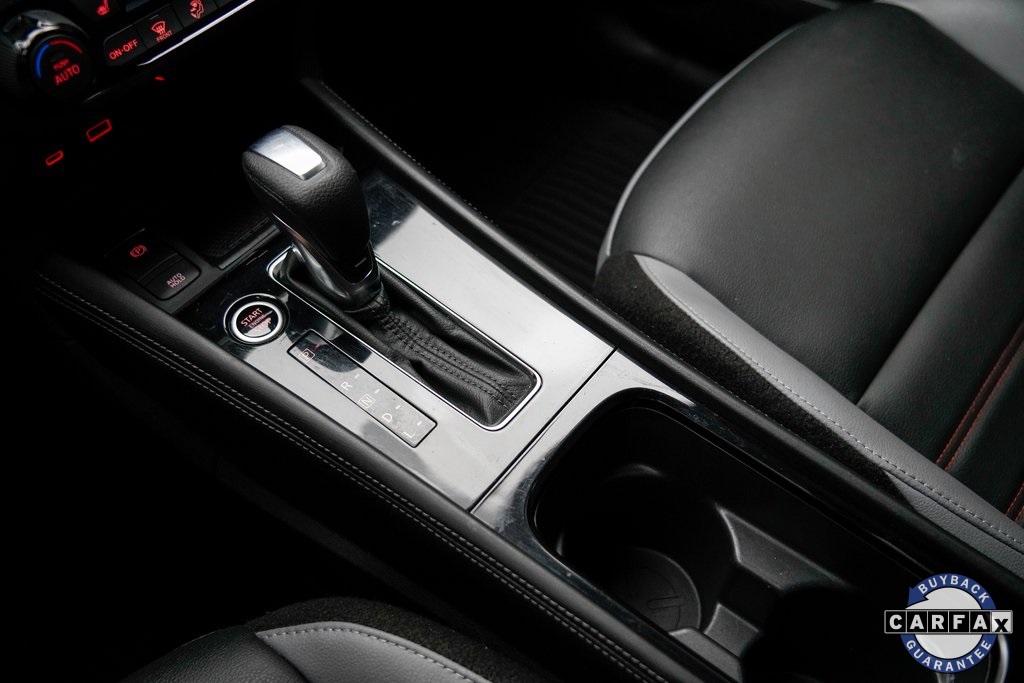 2022 Nissan Kicks SR photo 11