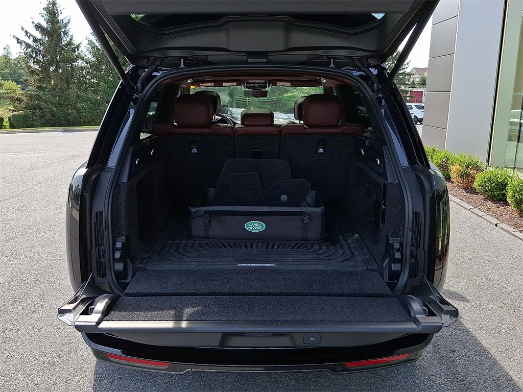 2025 Land Rover Range Rover SE photo 23
