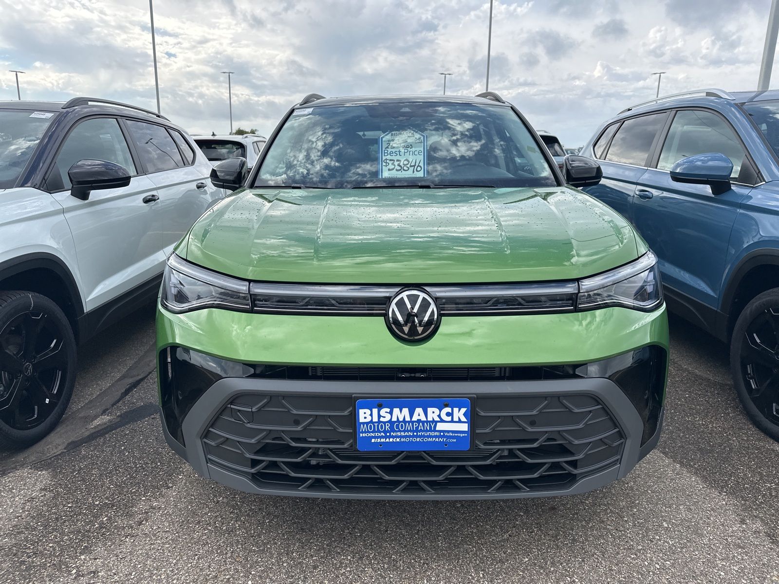 2025 Volkswagen Taos SE photo 2