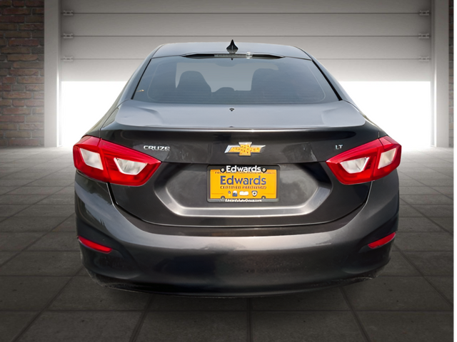 2017 Chevrolet Cruze LT photo 4