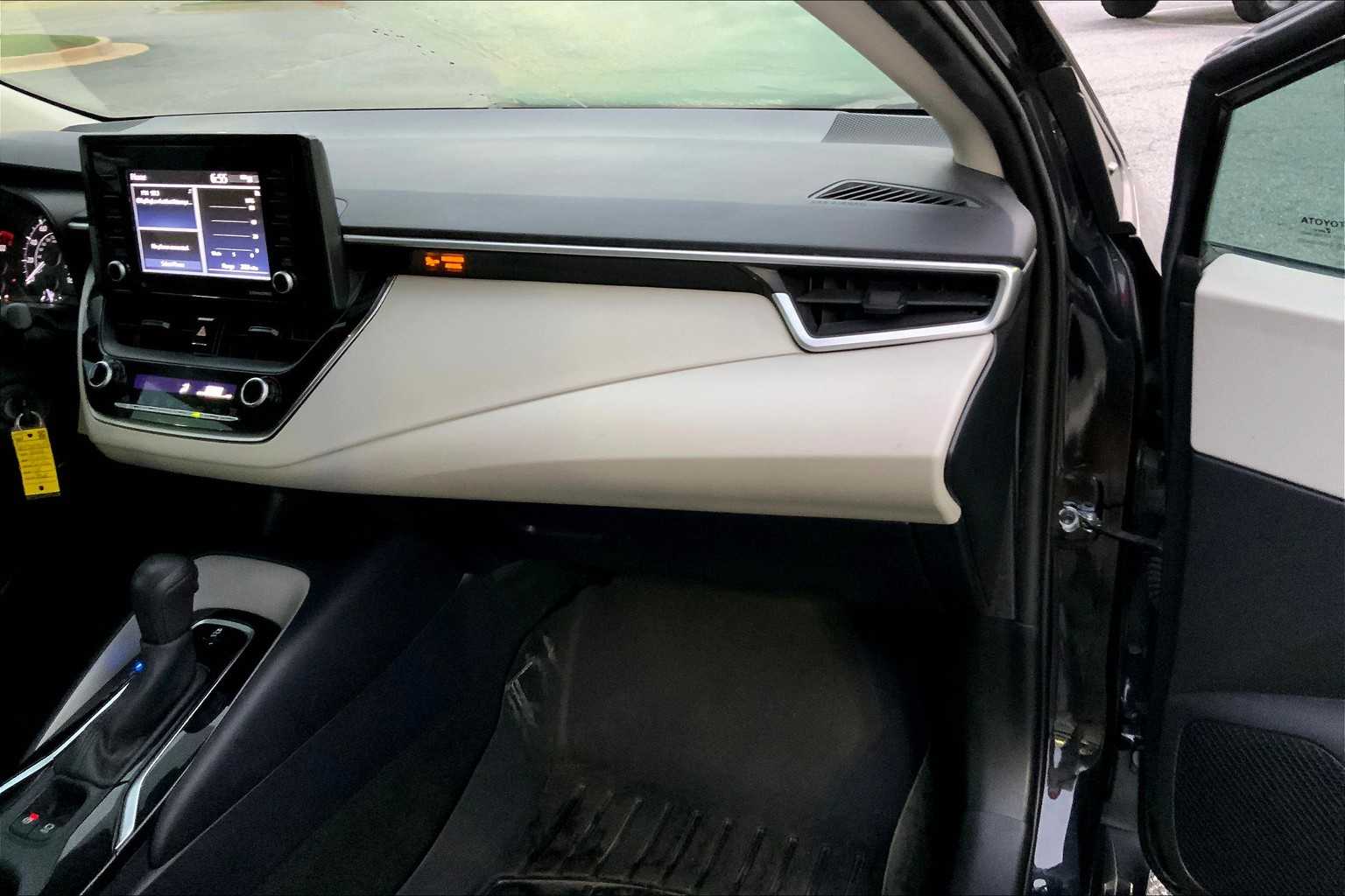 2022 Toyota Corolla L photo 17
