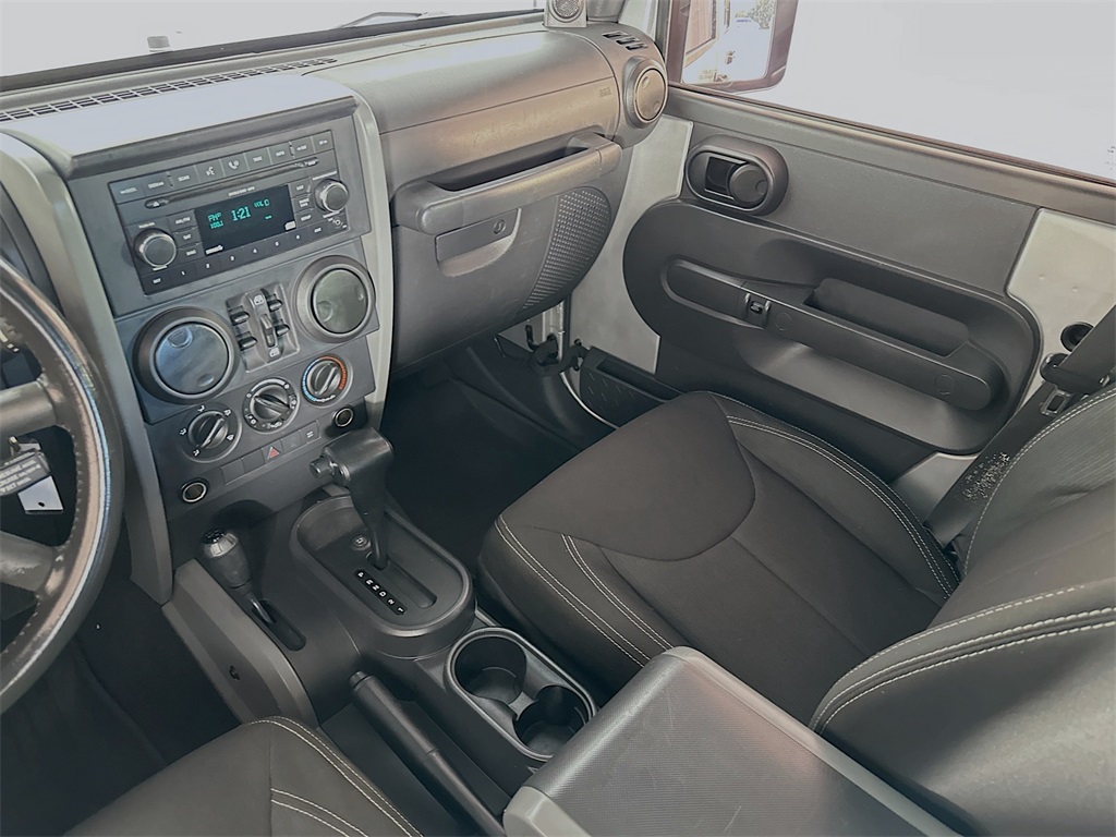 2007 Jeep Wrangler Unlimited Sahara photo 17
