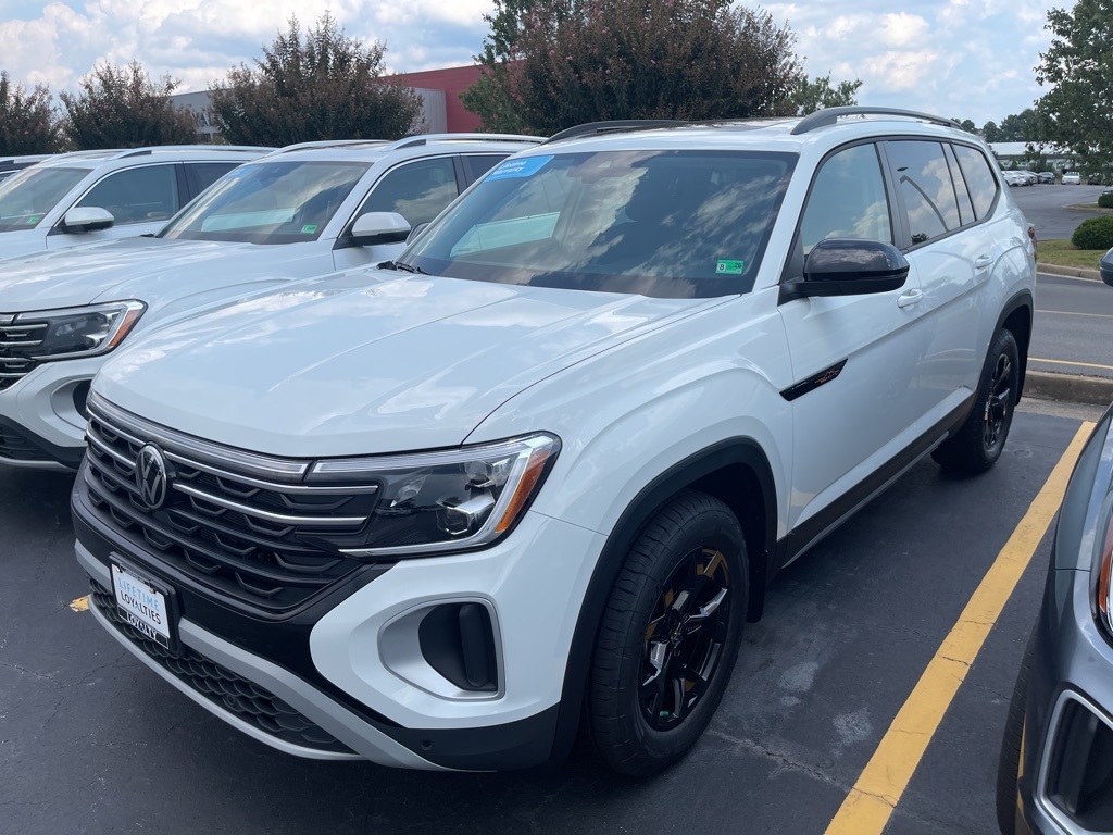 2025 Volkswagen Atlas Atlas Peak Edition's photo