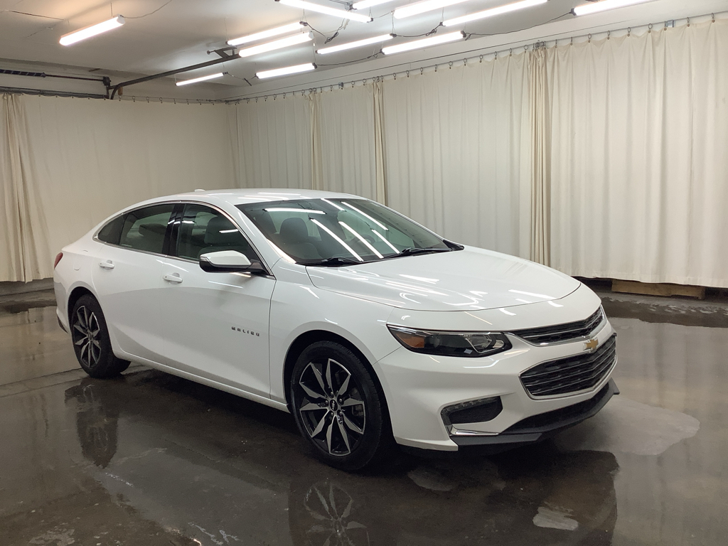 2018 Chevrolet Malibu 1LT photo 2