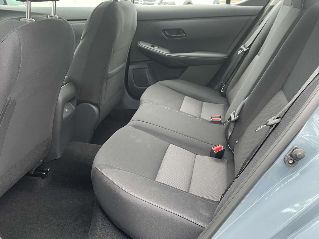 2025 Nissan Sentra SV photo 11