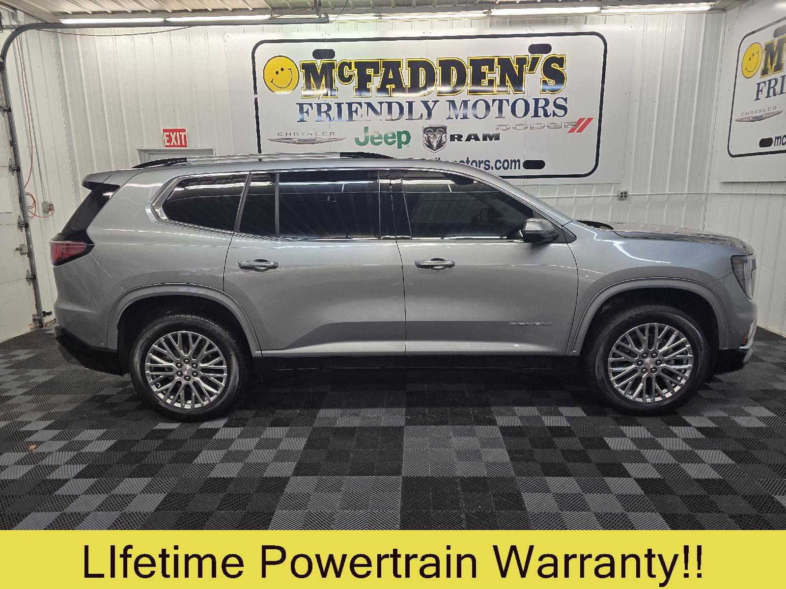 2024 GMC Acadia Denali's photo