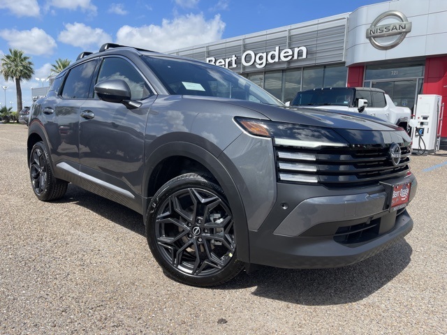 2025 Nissan Kicks SR's photo