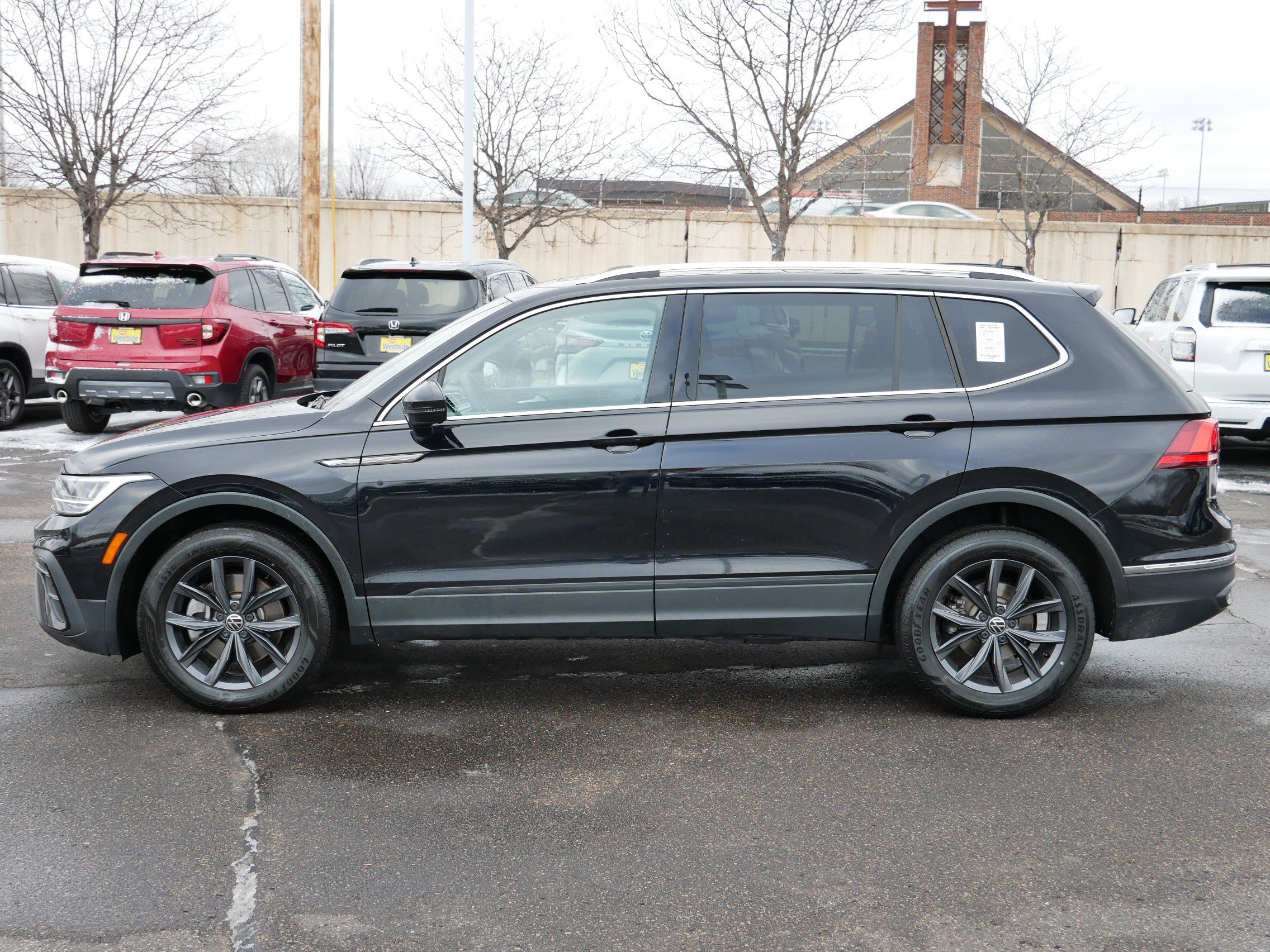 2022 Volkswagen Tiguan SE photo 3