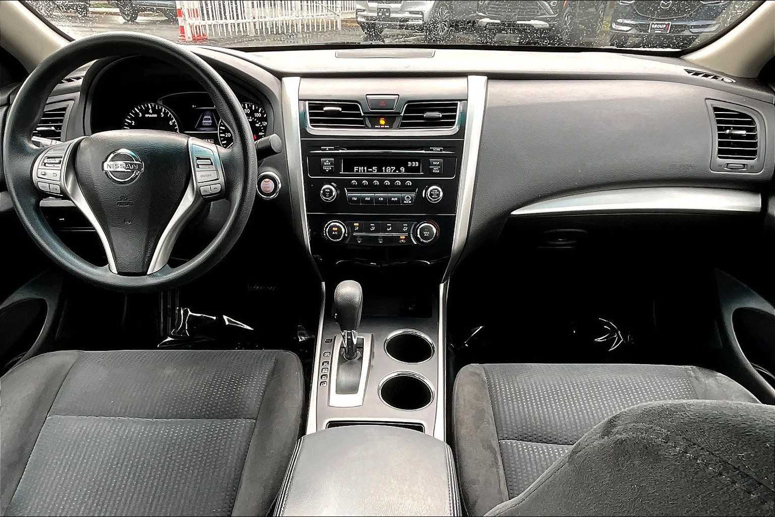 2015 Nissan Altima 2.5 S photo 14