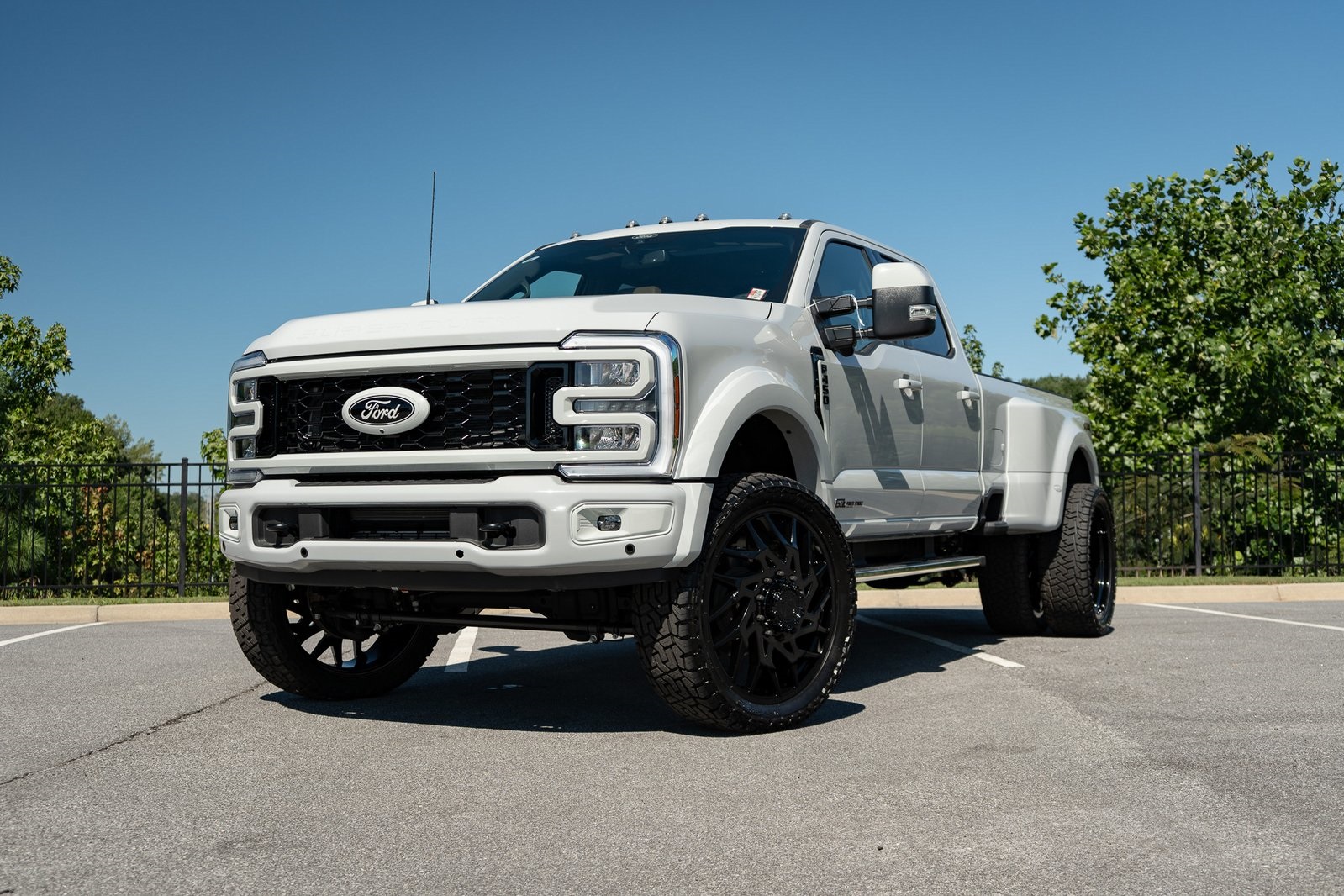 2025 Ford F-450 photo 3