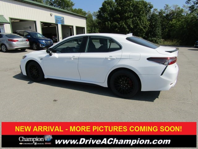 2022 Toyota Camry SE photo 5