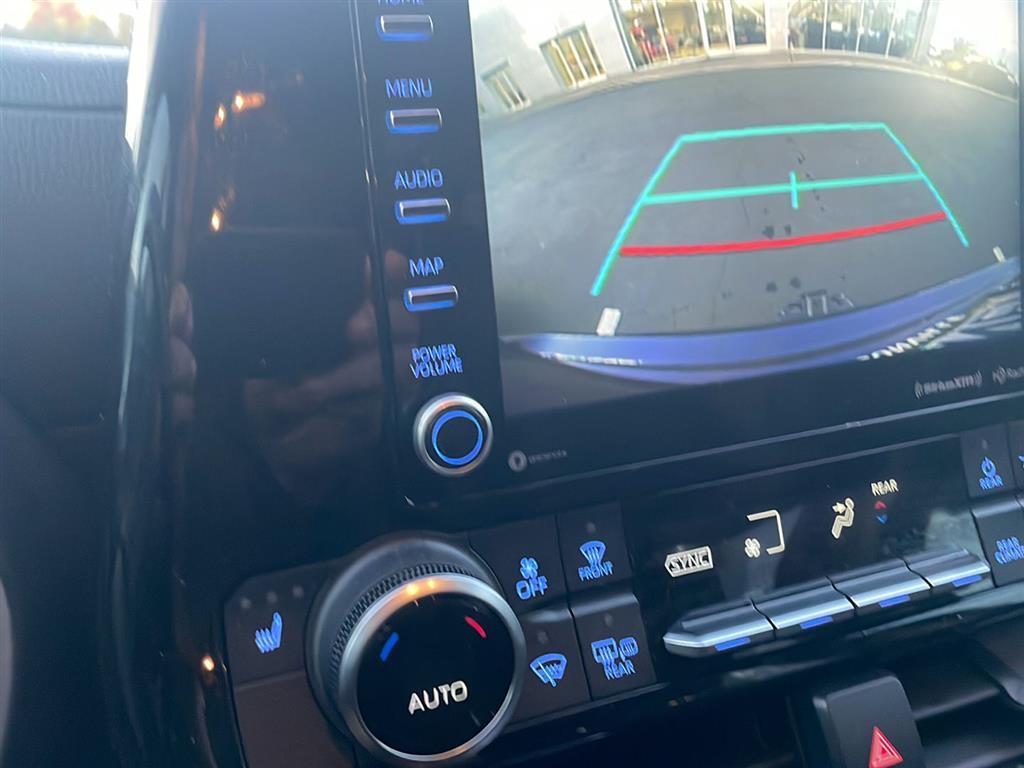 2021 Toyota Highlander XLE photo 4