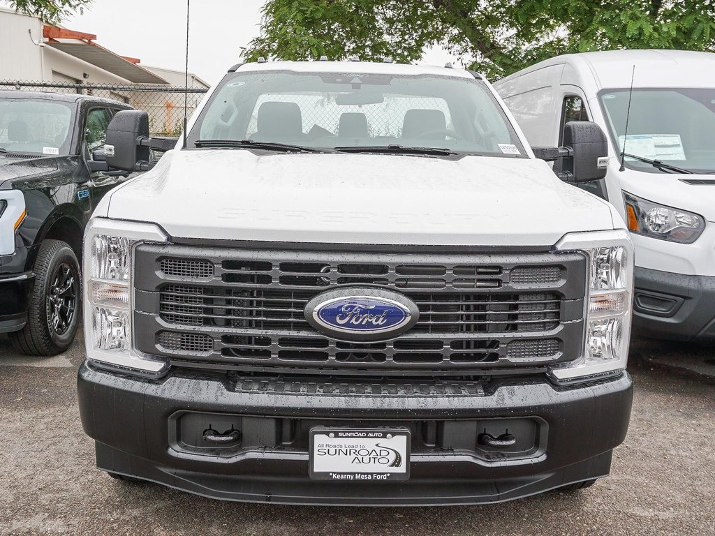 2025 Ford F-350 photo 2