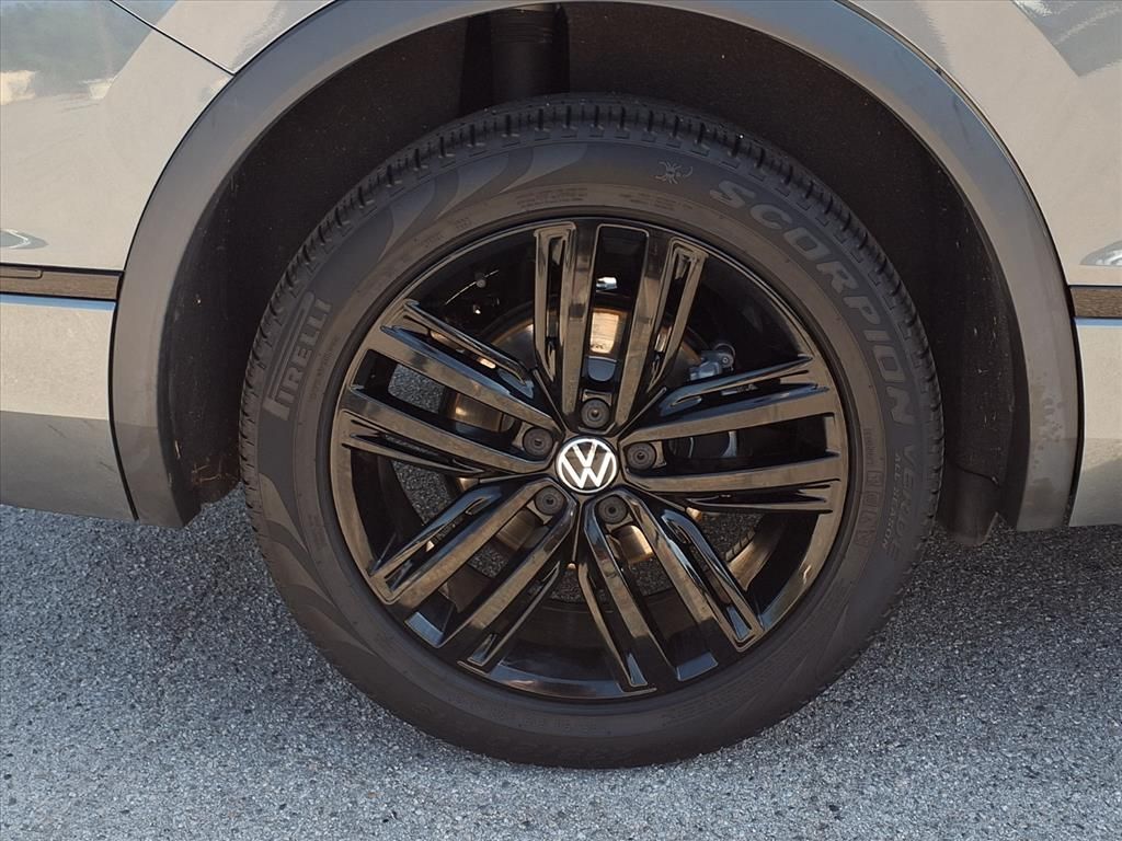 2022 Volkswagen Tiguan SE R-Line Black photo 4