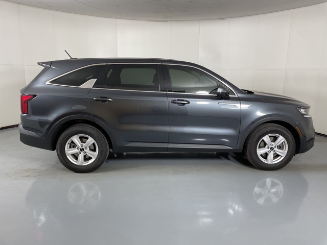 2022 Kia Sorento LX photo 9