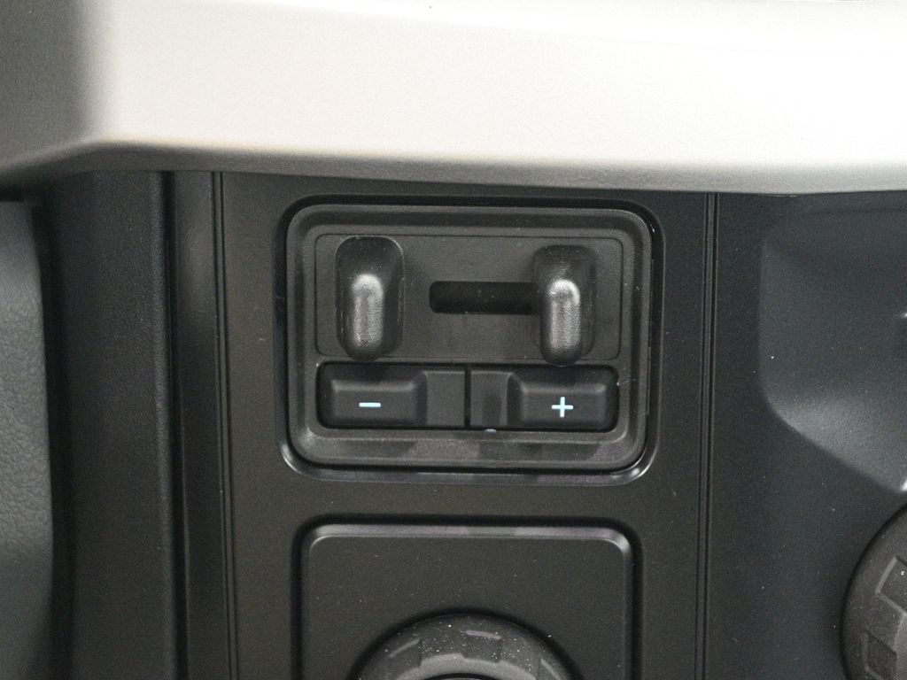 2025 Ford F-450 photo 16